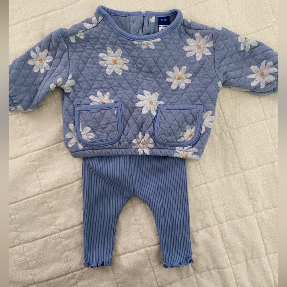 Old Navy baby girl matching Daisy set